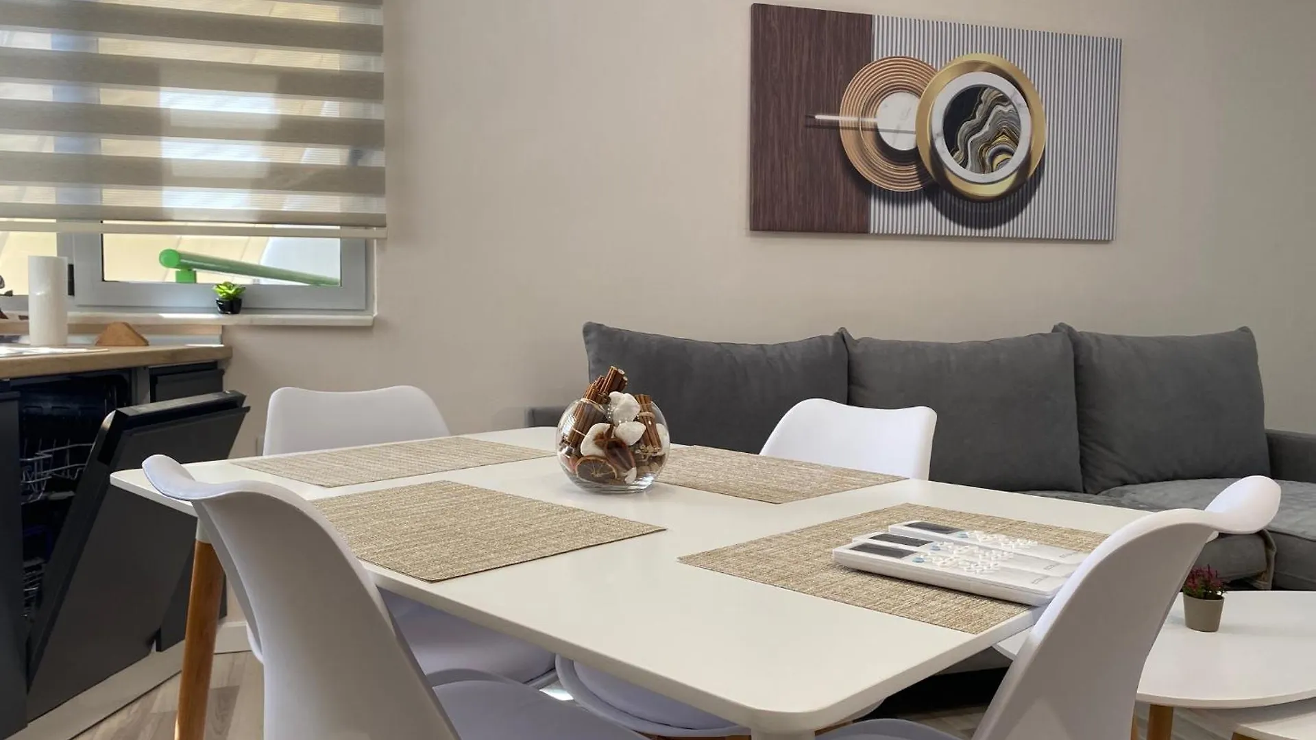 Central Cozy Apartment تيرانا