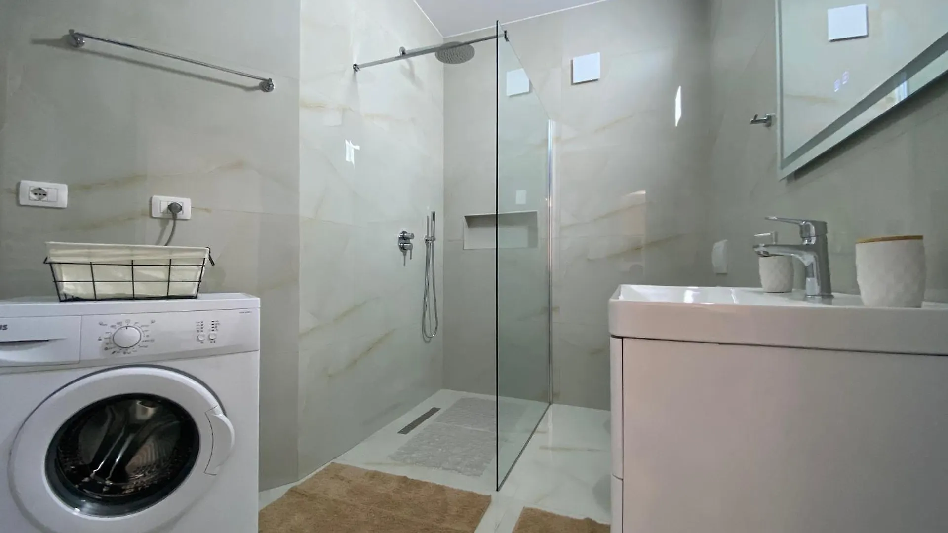 Central Cozy Apartment تيرانا 0*,