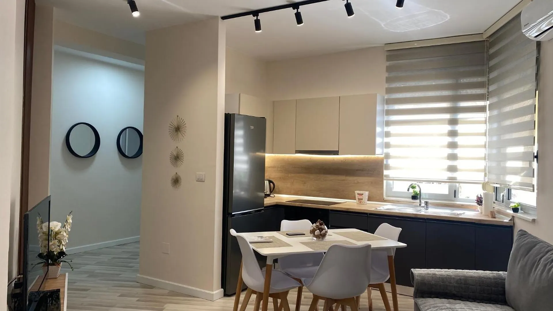 Central Cozy Apartment تيرانا