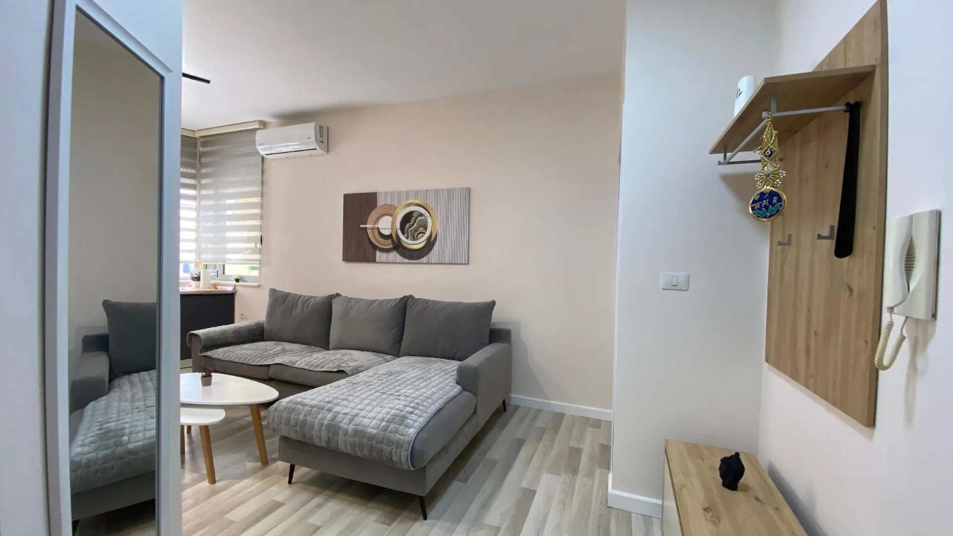 Central Cozy Apartment تيرانا