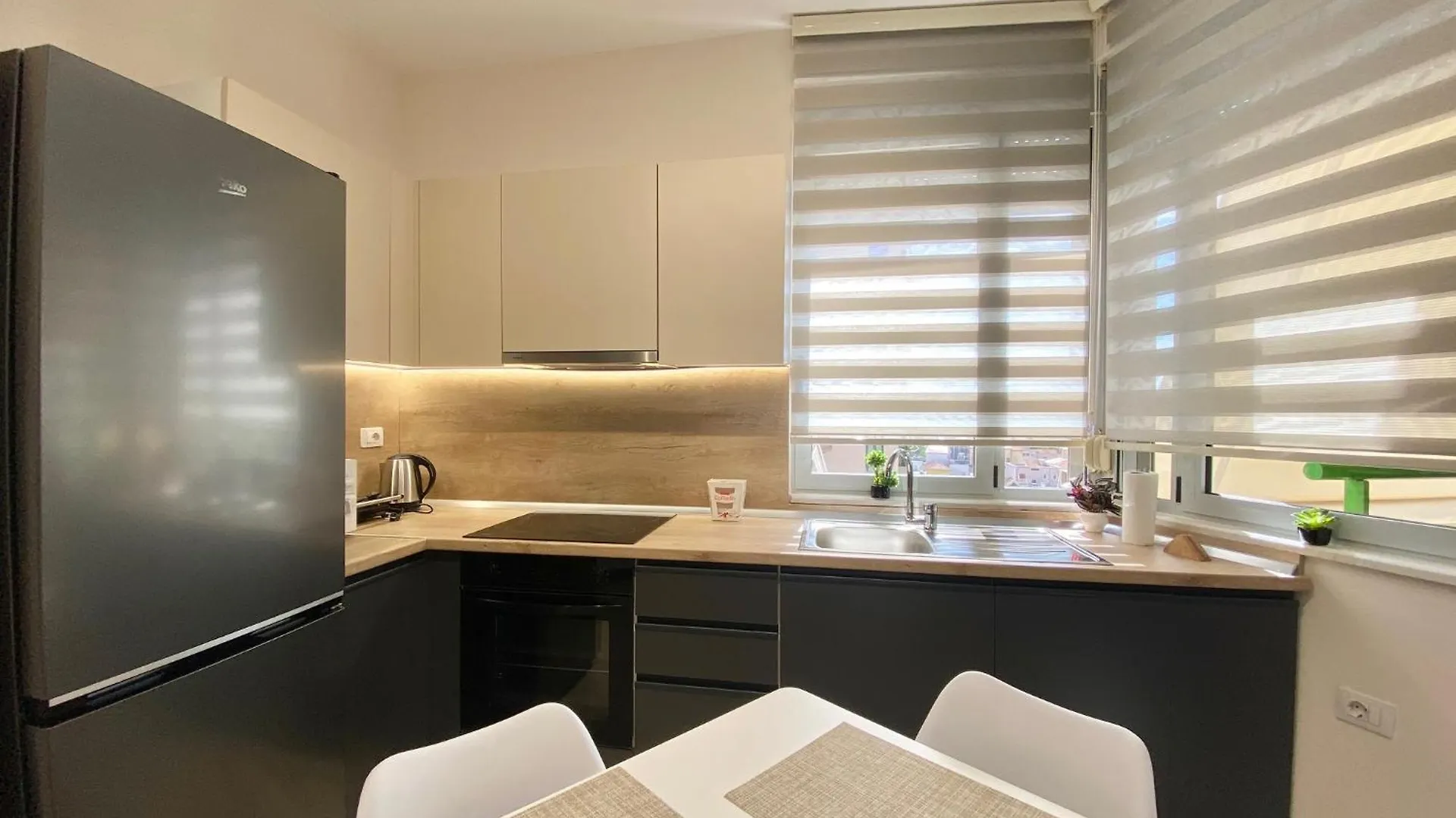 Central Cozy Apartment تيرانا