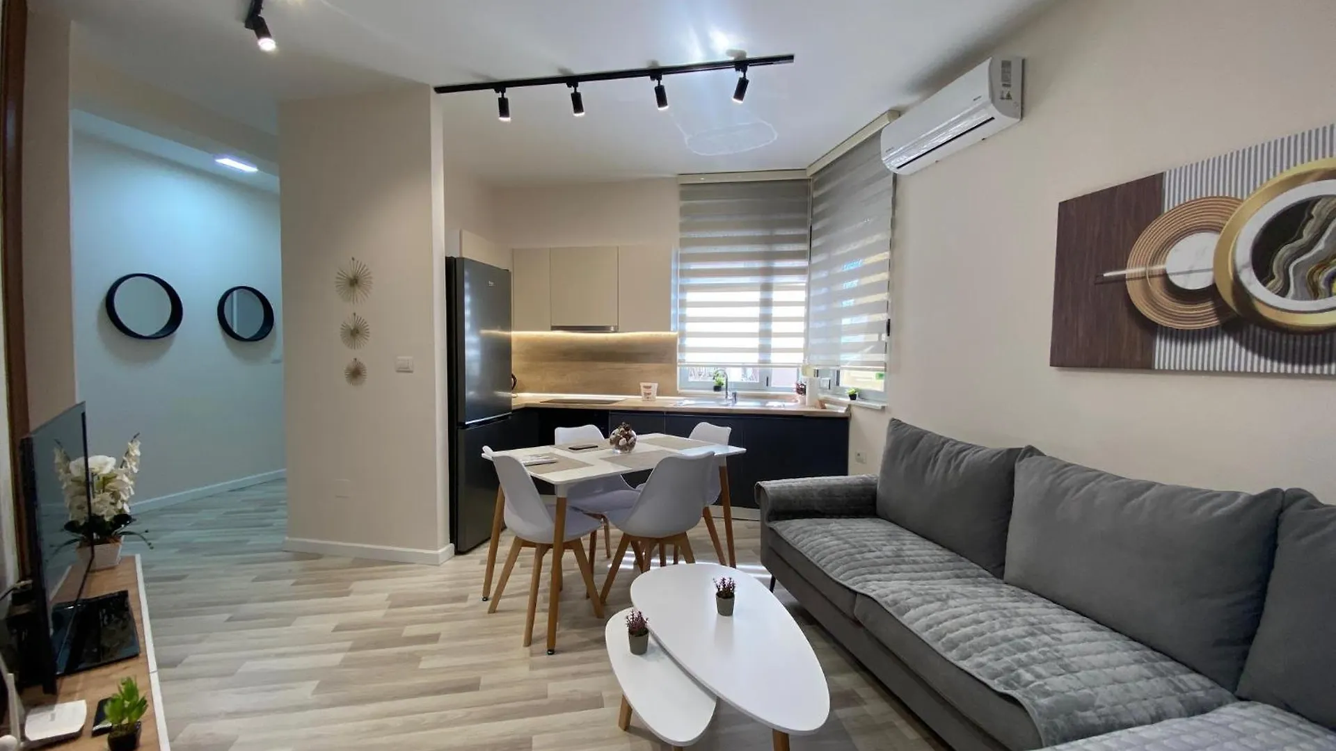 Central Cozy Apartment Tirana